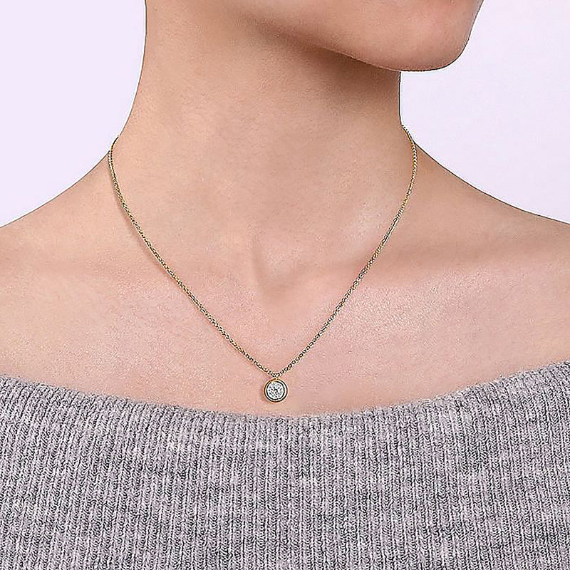 0.21ctw Halo Pendant Necklace - Yellow Gold